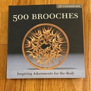 Lark Books 500 Brooches, inspiring adornments for the body 360pgs great cond